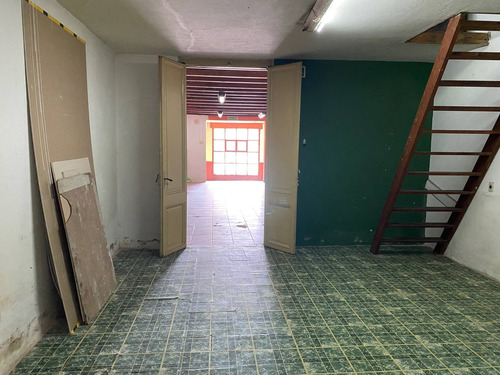 Local Comercial + Apartamento, Av. Agraciada Y Bv. Artigas