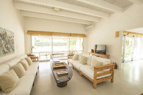 Casa En Alquiler Por Temporada De 3 Dormitorios En Pinar Del Faro (ref: Est-670)