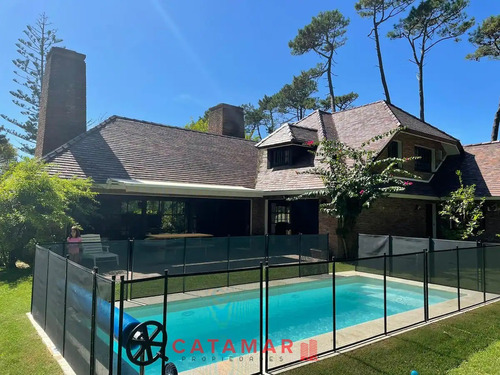 Casa Cinco Dormitorios Cuatro Baños Pileta Parrillero Golf Punta Del Este