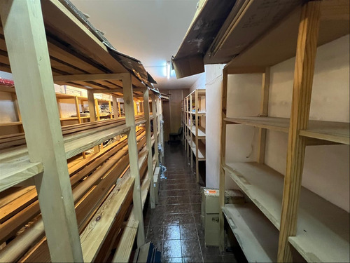 Alquiler Local Comercial De 130m2 Sobre 18 De Julio