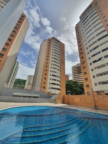 Elena Hidalgo Vende Apartamento En Res. Chelsea Court Obra Blanca Torre West, (solo Clientes)