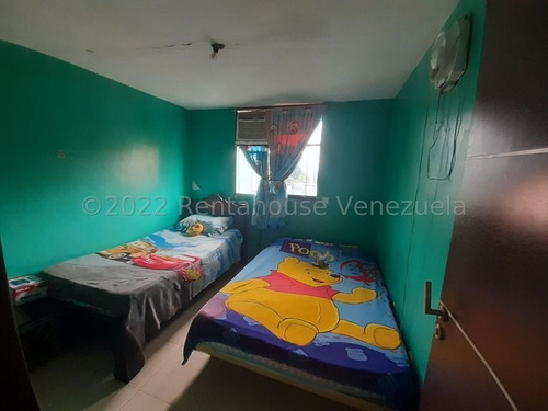 Apartamento En Venta En San Jacinto Maracay Aragua 23-878 Irrr