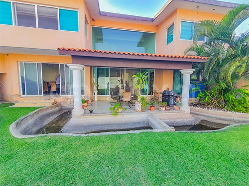 Casa De 664 M2 En Sumiya Jiutepec Morelos $10,800,000.00 Mxn
