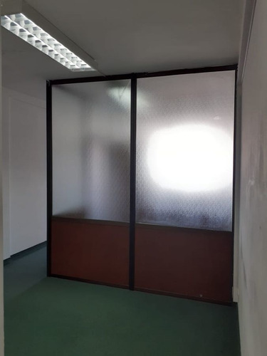 Imagen 2 de 12 de Hermosa Oficina En Venta Ubicada En Laprida A Mts De La Estación Lomas De Zamora