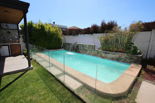 Preciosa Casa En Venta En Condominio