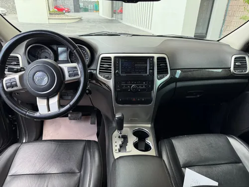Jeep Grand Cherokee 3.6 Laredo V6 Lujo 4x2 Mt