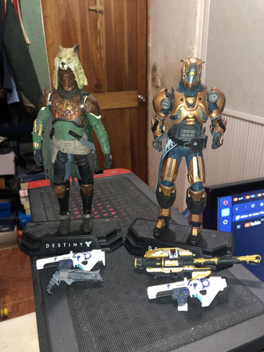 Figuras Destiny Macfarlane Titan Y Hunter 