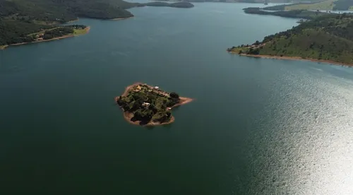 Vende-se Belíssimo Terreno De Marina Às Margens Do Lago De Furnasmg, Com Extensão De 3,8 Alqueires.