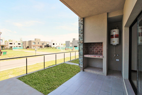 Departamento 2 Ambientes Con Jardín, Barrio Cerrado