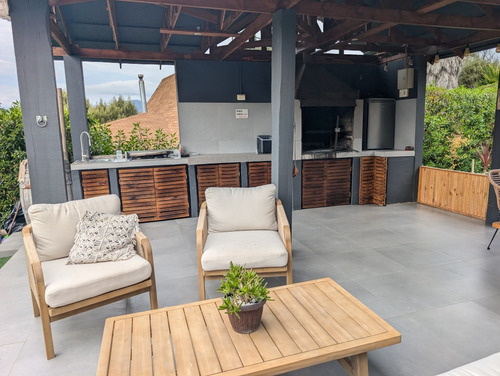Parcela Con 2 Casas Y Cabaña En Mantagua, 2500m2