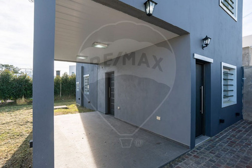 Casa En Venta En Arana