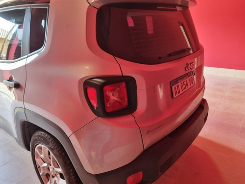 Imagen 6 de 15 de Jeep Renegade 2018 1.8 Sport