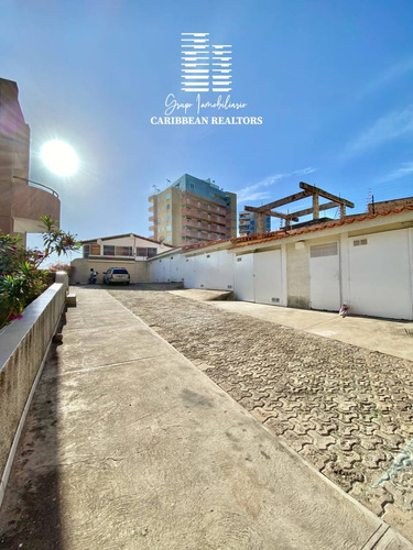 En Venta Penthouse Con Hermosa Vista Al Mar En El Conj Resd La Balandra, Pampatar