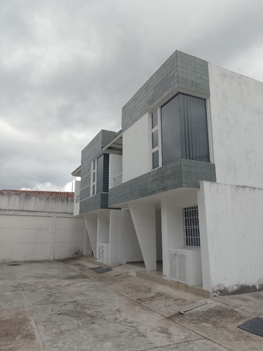 Imagen 18 de 22 de En Alquiler Casa Moderna Amoblada. Av. La Guayana San Cristobal