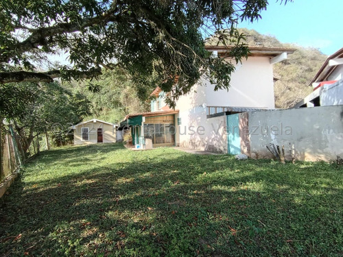 En Venta Hermosa Casa Con Anexo Y Amplio Jardín En Santa Paula