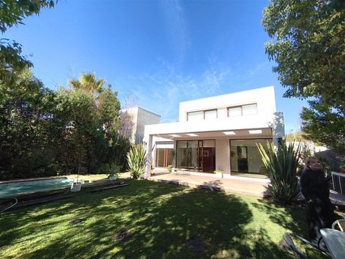 Espectacular Casa En Venta De 3 Dorm. En Chicureo