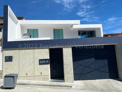 Casa Espectacular A La Venta Con Excelente Vista Al Avila En Alto Prado  #23-1116 On Caracas - Baruta 