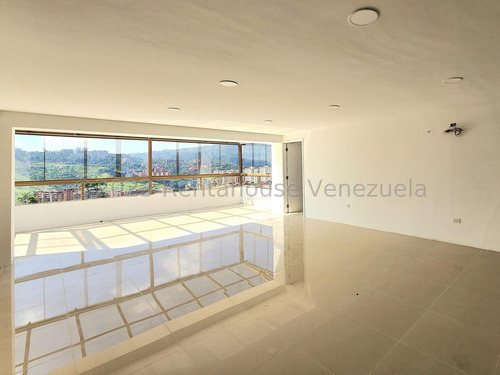 Apartamento Penthouse Dúplex Remodelado 295 M² 4h, 7b, 3p, Residencia Geminis En Calle Cerrada En Venta En Los Samanes Avenida 3 Caracas