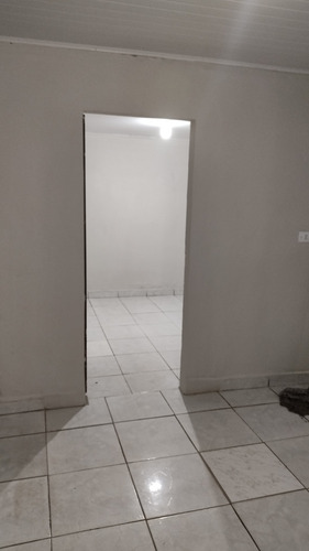 A Casa Tem 2 Quarto , 1 Banheiro
