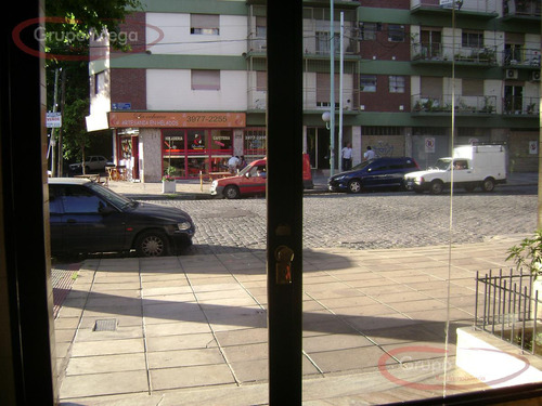 Departamento 3 Amb. Patio/ Cochera Fija