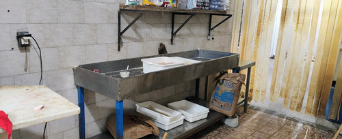 Importante Local Comercial Con Vivienda Y Depósito En Esquina