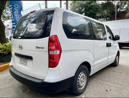 Hyundai Starex 2.4 12 Pasajeros Mt