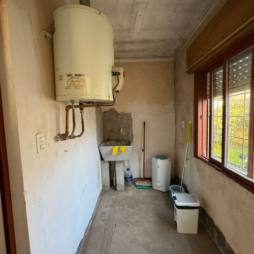 Casa En Venta, 2 Habitaciones, Garaje, Patio Y Monoambiente, Zona Centro Saladillo