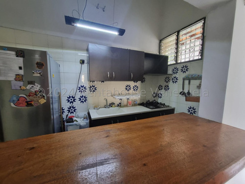 Apartamento Tipo Anexo En Alquiler En Colinas De Santa Rosa, De Barquisimeto, Amplias Habitaciones, Sala Cocina Moderna, Servicio De Internet, Vigilancia 24/7.