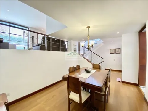 Casa Bosque De Pinos Con Terraza