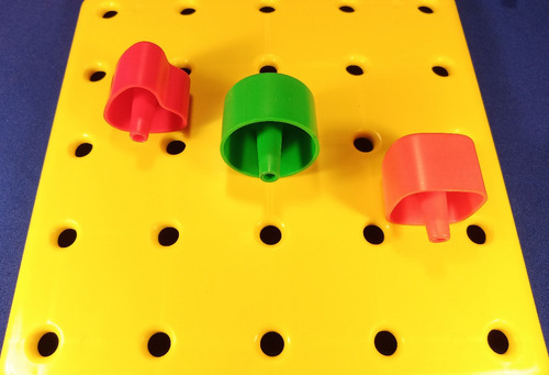 Imagen 2 de 5 de Pijas Geometricas 25 Pz Con Tablero Material Didactico