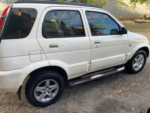 Imagen 4 de 10 de Toyota Terios 2006 4x4 Sincrónico