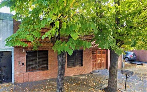 Imagen 1 de 14 de Casa En Alquiler 100 M2 Uso Profesional Y Comercial Con Cochera Y Patio Lanús Oeste