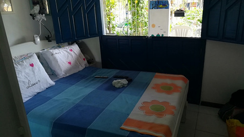 Casa De Quarto, Sala, Banheiro E Varanda