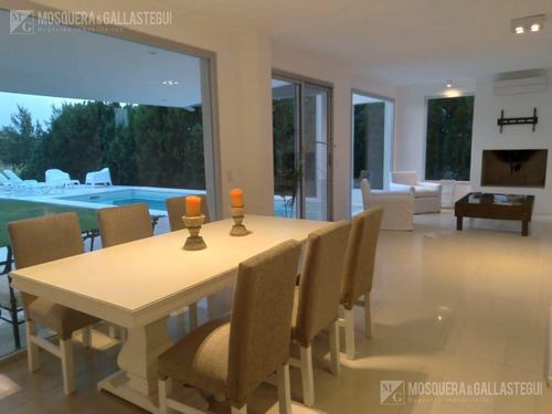 Imagen 18 de 29 de Lindísima Casa Al Golf En San Isidro Labrador