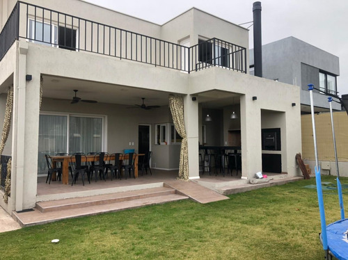 Venta De Casa En B° La Bastilla