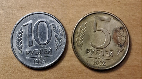 Rusia X 2 Monedas 5 Rublos 1992 Y 10 Kopeks 1993.