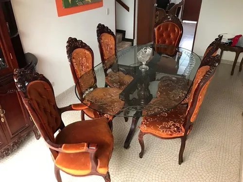 Se Vende Juego De Comedor Luis Xv Labrado En Cedro Y Bife (Usado)