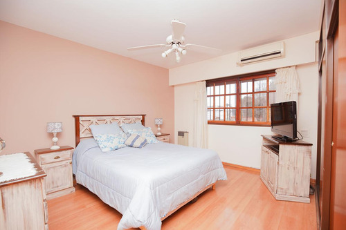 Venta | Amplio Duplex De 3 Dormitorios Playroom. Jardín Propio.