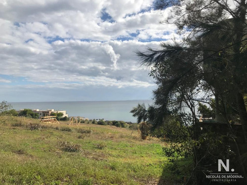 Hermosa Casa Con Gran Terreno Y Vista Al Mar 