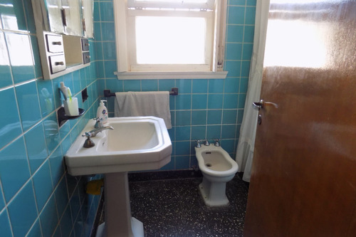 Imagen 7 de 19 de Chalet Centrico Con Departamento De 4 Ambientes Independiente En Planta Alta