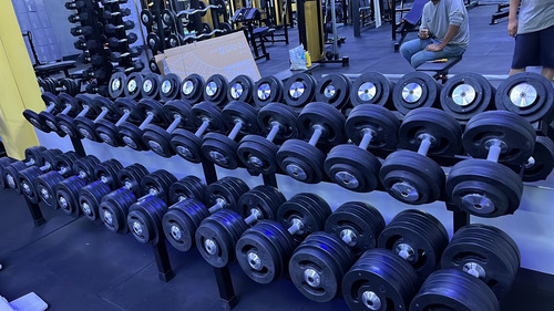 Kit De Dumbell Injetado Par De 12 Kg A 30 Kg + Suporte Preto
