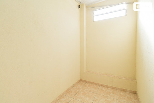 Imagem 6 de 10 de Aluguel De Casa De Fundos Com 30m² E 1 Quarto - 6895