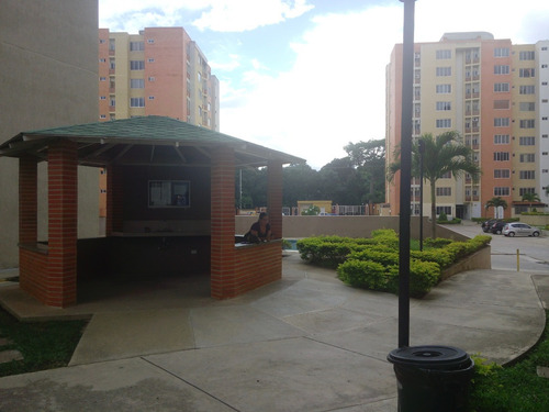 Imagen 2 de 4 de N. Del Carmen Vende Apartamento En Doral Country (sda-513)