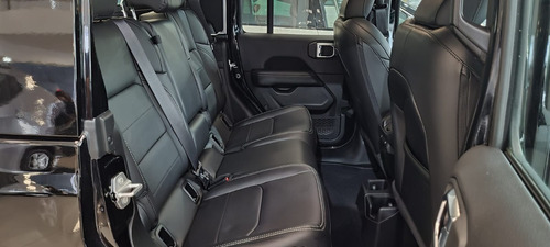 Imagen 13 de 17 de Jeep Gladiator Overland 2023
