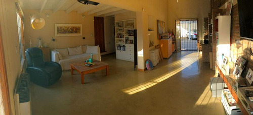 Venta - Casa 3dorm + Depto - Patio Y Pileta