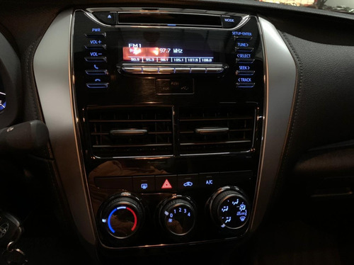 Imagem 11 de 15 de Toyota Yaris 2020 1.5 Xl Plus Connect 16v Cvt 5p