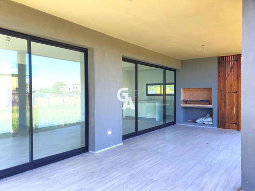 Imagen 10 de 30 de Casa En Venta 4 Amb En Santa Emilia, Pilar Del Este