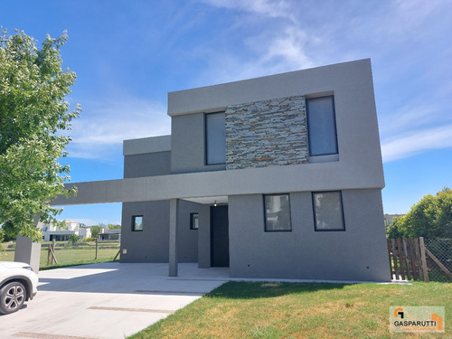 Casa En Venta Al Agua, A Estrenar En San Matías! 7 Ambientes Con Pileta!