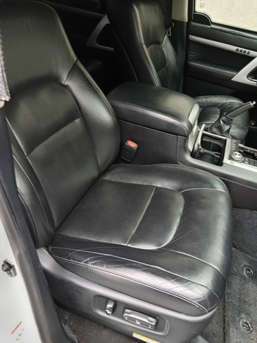 Toyota Land Cruiser 5.7 4x4 At