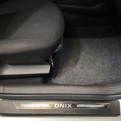 Chevrolet Onix ONIX HATCH JOY 1.0 8V FLEX 5P MEC.
